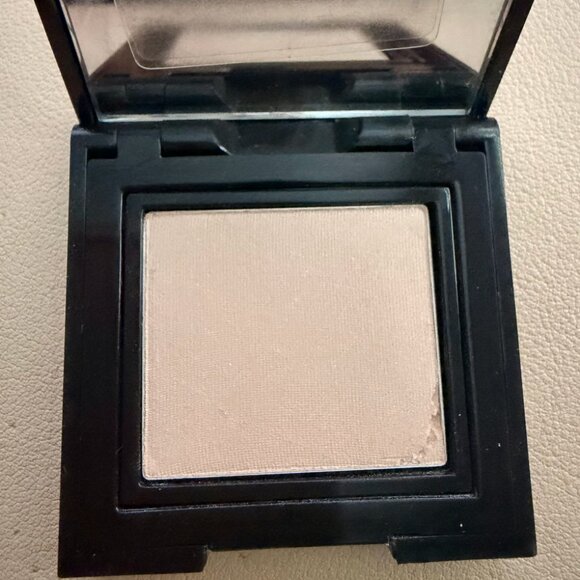 Laura Mercier Sateen Eye Colour Shadow STELLAR Champagne Shimmer 2.6g NIB $30 - Picture 4 of 4